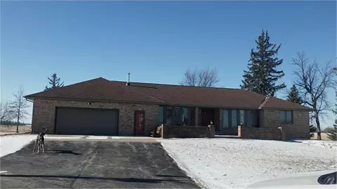 1852 190th St, Waverly, IA 50677
