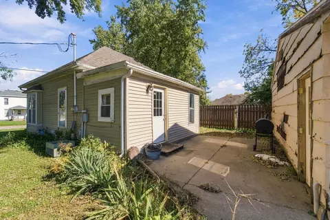 Exterior - 424 E Jackson St, Shell Rock, IA 50670 photo 2 of 4