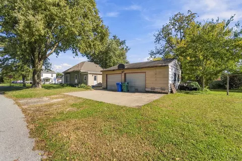 Exterior - 424 E Jackson St, Shell Rock, IA 50670 photo 3 of 4