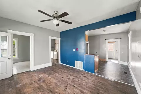 Living - 424 E Jackson St, Shell Rock, IA 50670 photo 2 of 3
