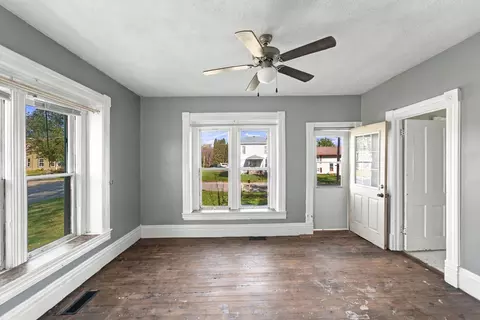 Living - 424 E Jackson St, Shell Rock, IA 50670 photo 1 of 3