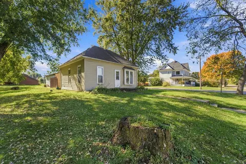 Exterior - 424 E Jackson St, Shell Rock, IA 50670 photo 1 of 4