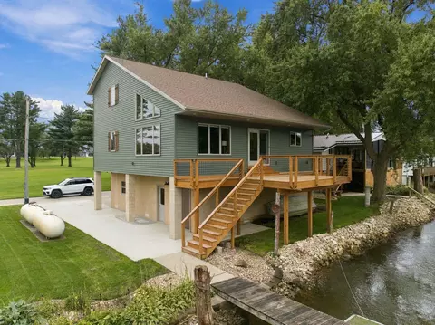 1749-62 Golf Course Blvd, Independence, IA 50644