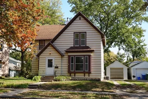 402 B St, Charles City, IA 50616