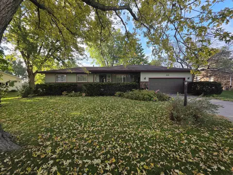 113 Crescent Dr, Manchester, IA 52057