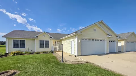 32445 Vail Ave, New Hartford, IA 50660