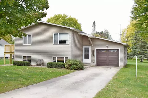 1327 Chase St, Osage, IA 50461