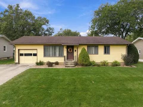 Exterior - 417 N Maple St, Sumner, IA 50674 photo 4 of 4