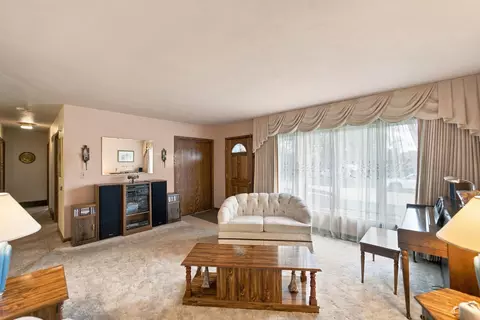 Living - 417 N Maple St, Sumner, IA 50674 photo 5 of 7