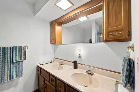Bath - 417 N Maple St, Sumner, IA 50674 photo 1 of 2