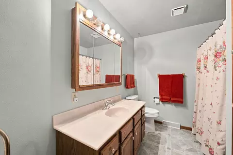 Bath - 417 N Maple St, Sumner, IA 50674 photo 2 of 2