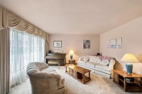 Living - 417 N Maple St, Sumner, IA 50674 photo 4 of 7