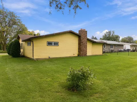 Exterior - 417 N Maple St, Sumner, IA 50674 photo 3 of 4