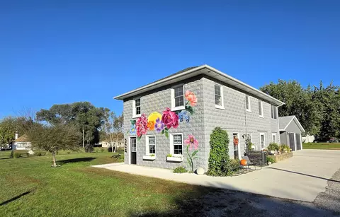 324 7th St, La Porte City, IA 50651