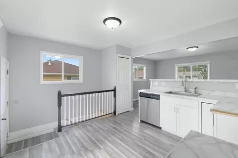 Entry Way - 1228 Lyon Ave, Waterloo, IA 50702 photo 1 of 1