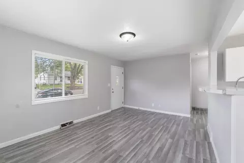 Living - 1228 Lyon Ave, Waterloo, IA 50702 photo 3 of 3