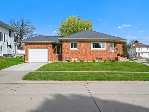 504 2nd Ave SW, Dyersville, IA 52040