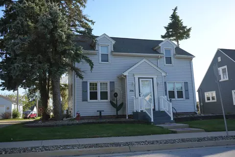 206 3rd St S E, Oelwein, IA 50662