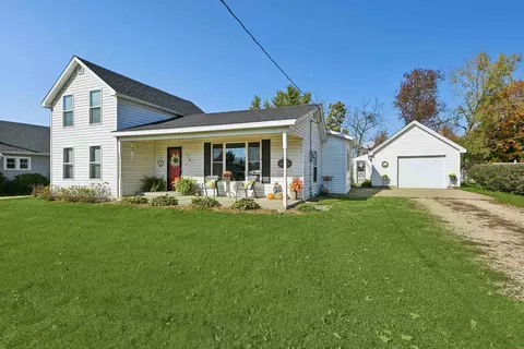 718 E Main St, Central City, IA 52214