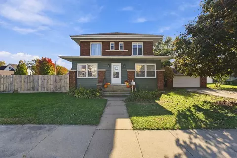 112 SE 2nd Ave, Waverly, IA 50677