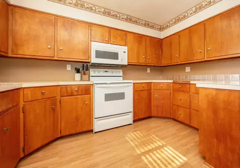 Kitchen - 417 E 4th St, Readlyn, IA 50668 photo 3 of 4