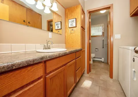 Bath - 417 E 4th St, Readlyn, IA 50668 photo 1 of 2