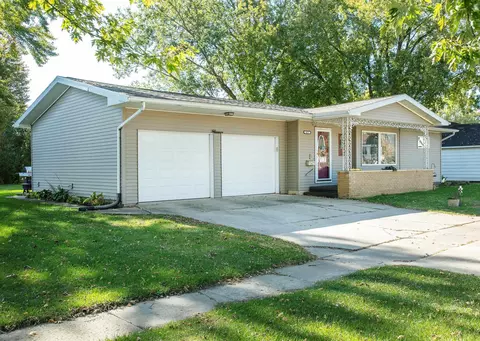Exterior - 417 E 4th St, Readlyn, IA 50668 photo 1 of 4