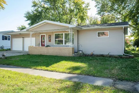 Exterior - 417 E 4th St, Readlyn, IA 50668 photo 4 of 4