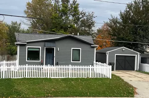1112 Walnut St, Cedar Falls, IA 50613