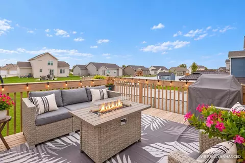 Exterior - 1719 Waxwing Way, Waterloo, IA 50701 photo 4 of 8