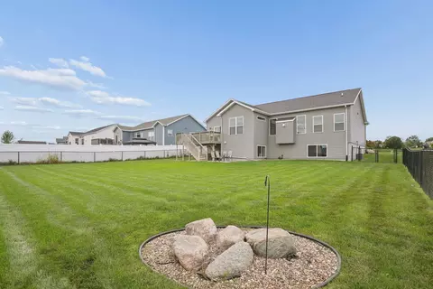 Exterior - 1719 Waxwing Way, Waterloo, IA 50701 photo 7 of 8