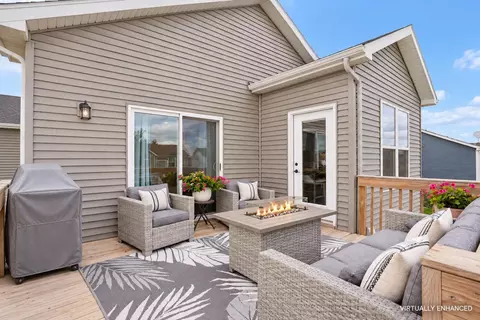 Exterior - 1719 Waxwing Way, Waterloo, IA 50701 photo 3 of 8