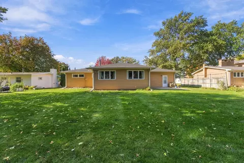 Exterior - 4212 Crestview Dr, Cedar Falls, IA 50613 photo 4 of 7