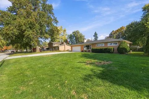 Exterior - 4212 Crestview Dr, Cedar Falls, IA 50613 photo 2 of 7