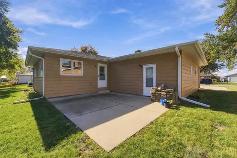 Exterior - 4212 Crestview Dr, Cedar Falls, IA 50613 photo 6 of 7