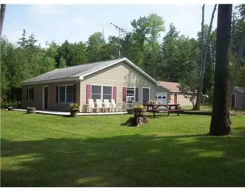 8 Hemlock Ln, Orient, ME 04471 photo 1
