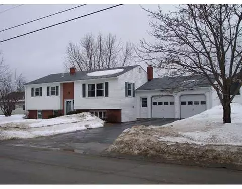 44 Clover Ln, Brewer, ME 04412 photo 1