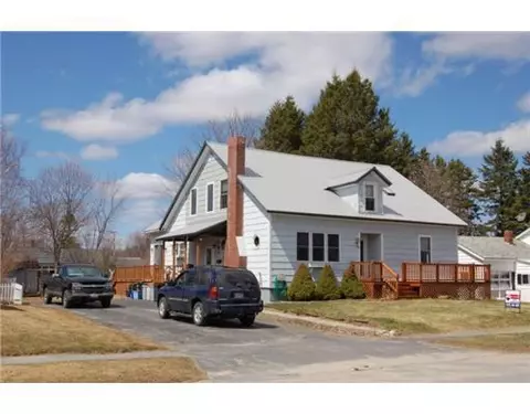 38 Maple St, East Millinocket, ME 04430 photo 1