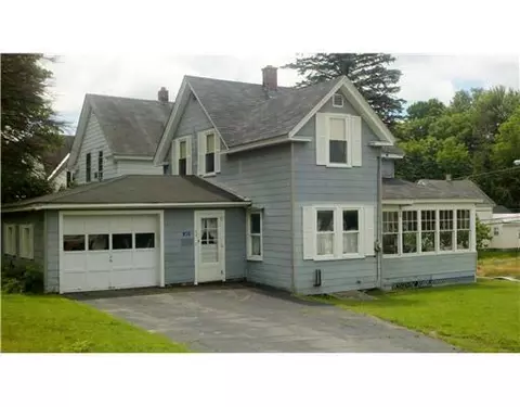 32 Bates St, Millinocket, ME 04462 photo 1