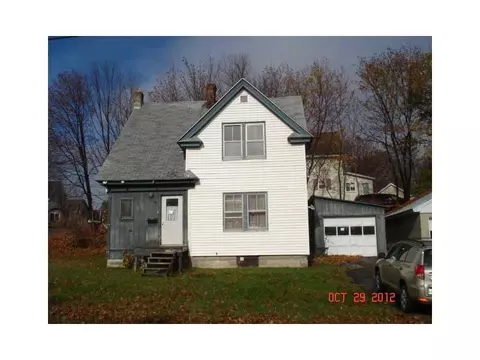 71 Oak St, Millinocket, ME 04462 photo 1