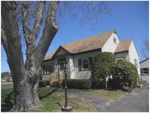35 Capri St, Brewer, ME 04412 photo 1