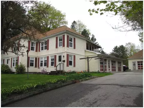 27 Maple St, Hallowell, ME 04347 photo 1