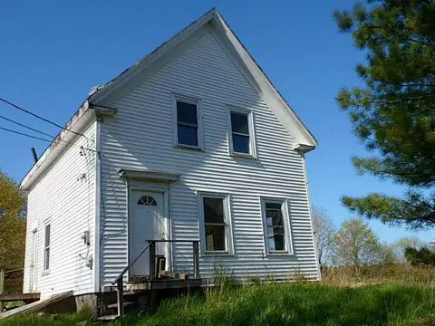 5 Pond St, Vinalhaven, ME 04863 photo 1