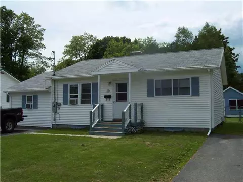 14 Spring St, East Millinocket, ME 04430 photo 1