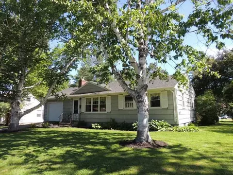38 Edgewood Dr, Brewer, ME 04412 photo 1