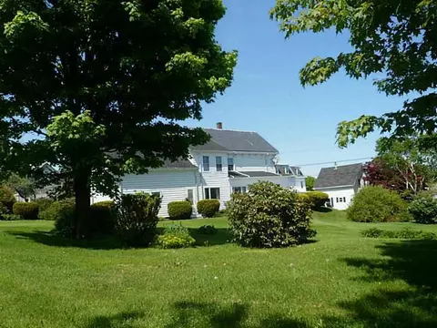 5 Summer St, Vinalhaven, ME 04863 photo 1