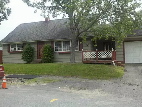 38 Winter St, Millinocket, ME 04462 photo 1