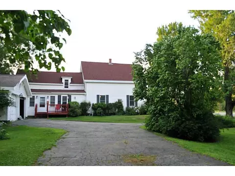 692 Coldbrook Rd, Hermon, ME 04401 photo 1