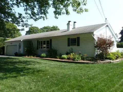 4 Sunset Dr, Veazie, ME 04401 photo 1