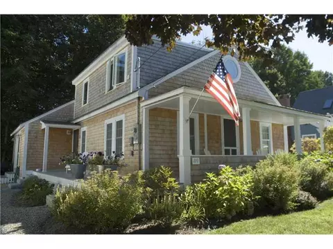 49 Cottage St, Ogunquit, ME 03907 photo 1